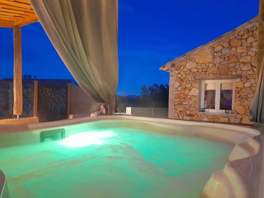 L'Antre Deux Pierres, Romantisme, Jacuzzi Exterieur, Plateau Dinatoire Bouyon ภายนอก รูปภาพ