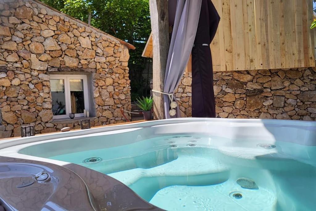 L'Antre Deux Pierres, Romantisme, Jacuzzi Exterieur, Plateau Dinatoire Bouyon ภายนอก รูปภาพ